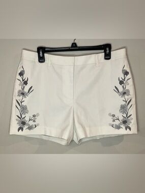 White House Black Market Petite The 5” Short Floral Embroidered Off White Sz 14P
